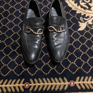 Gucci leather horse bit loafers(very rare )